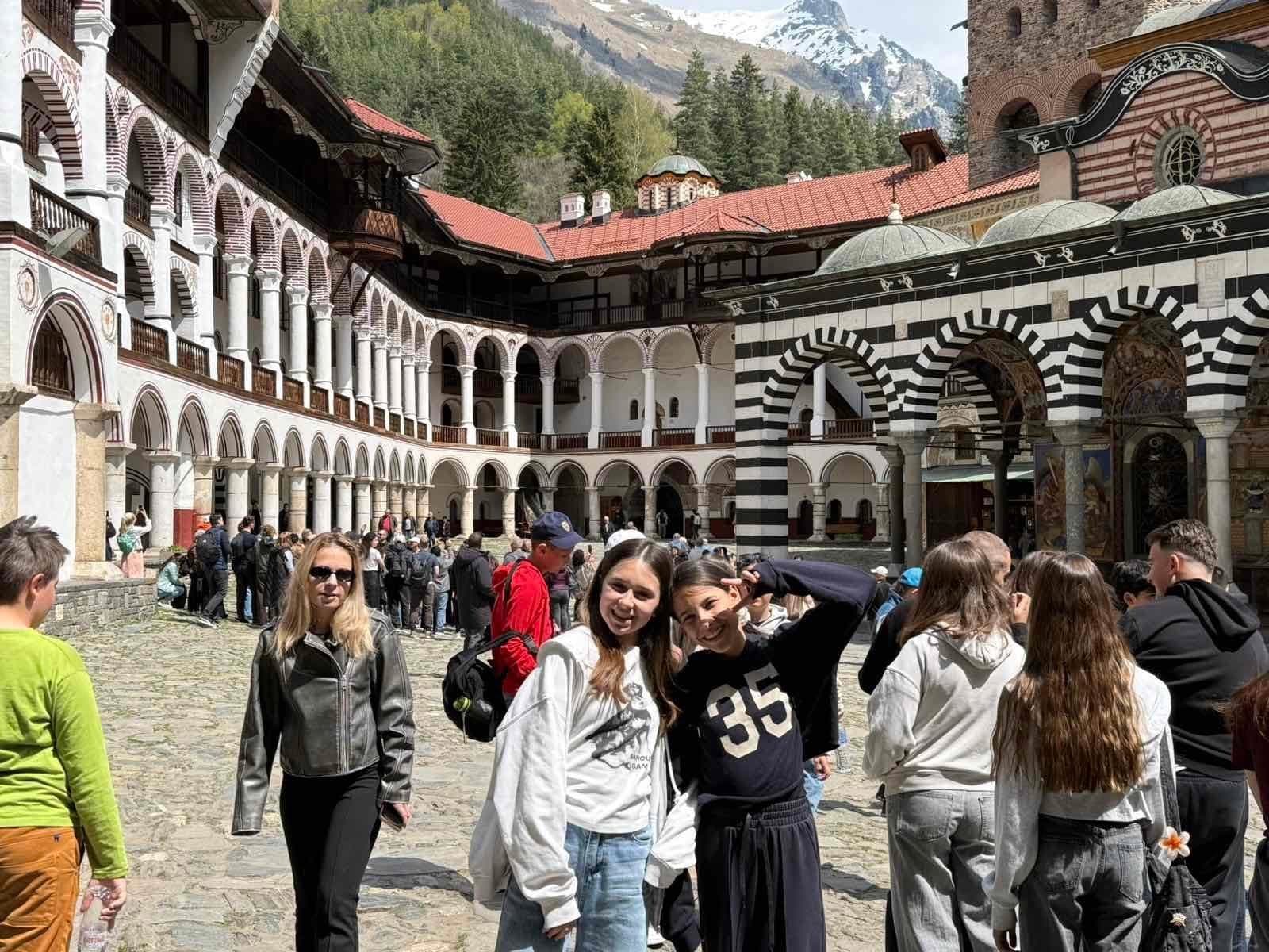 Учениците в Рилския манастир